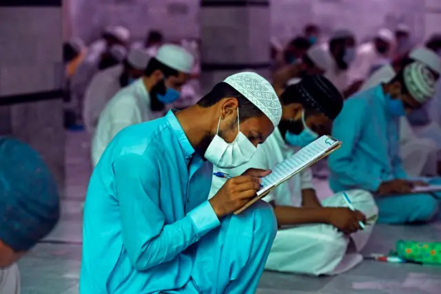 کیا پاکستان میں کورونا وائرس کے اعداد و شمار قابل بھروسہ ہیں؟