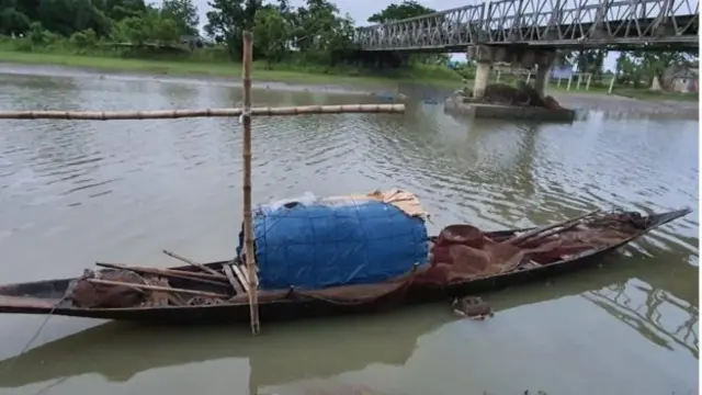 র‍্যাবের দাবি এই নৌকায় পালিয়ে ছিলেন শাহেদ