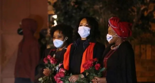Ndị bịara ụlọ akwa Zindi Mandela