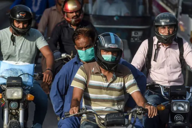 پاکستان: مزید 2,085 افراد میں کورونا کی تشخیص، 49 اموات