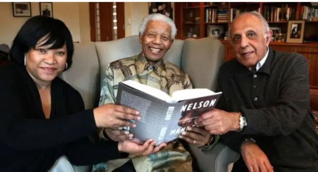 Zindi na Nelson Mandela n'afọ 2010