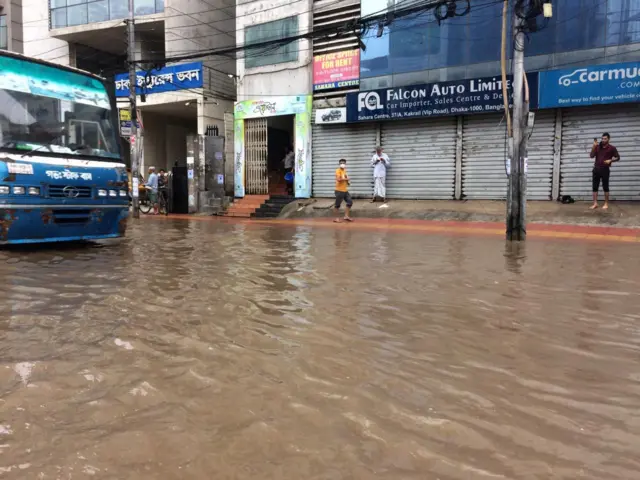 ঢাকার একটি রাস্তা আজ সকালে
