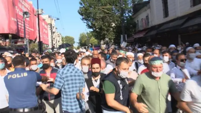Ayasofyaya koşan kalabalık