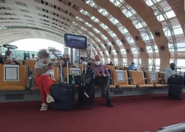 Ndị Naịjirịa bi n'ofesi