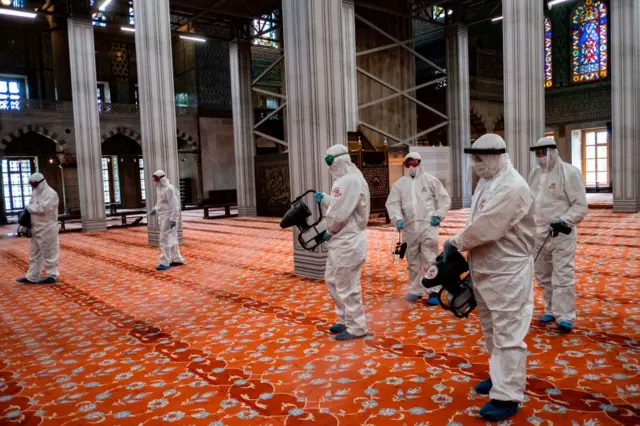 magaalaa Istaanbul Masjiida keessatti farra vaayirasii biifamaa jiru