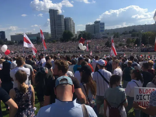 Митинг у стелы
