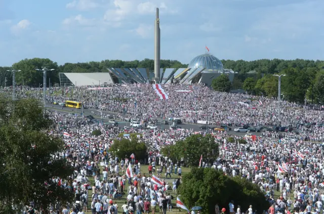 Митинг у стелы