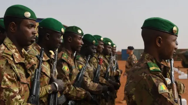 Des militaires maliens