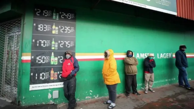 Msitari wa wanunuzi wa pombe