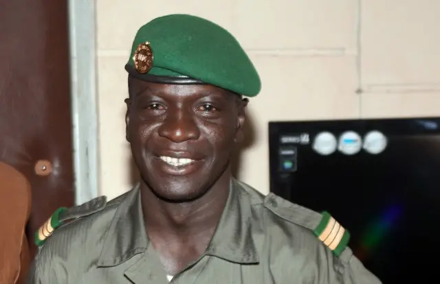 Amadou Haya Sanogo prend le pouvoir au Mali en 2012