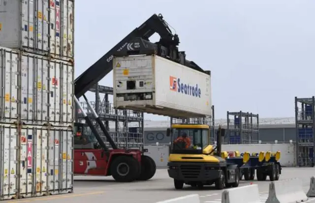 कोरोना, व्यापार