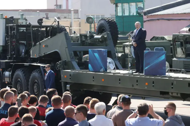 Лукашенко встречается с военными в Гродно