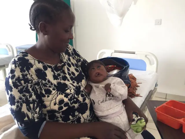 Mama mwenye mtoto mgonjwa
