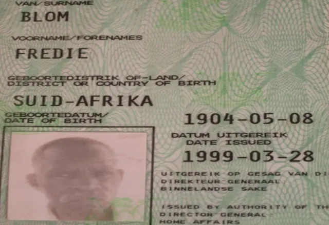 Nyaraka za utambulisho za Fredie Blom zinaonesha alizaliwa tarehe 8 Mei, 1904