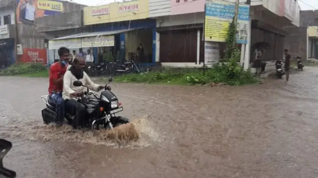 દક્ષેશ શાહ