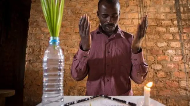 Waganda wameambia wafanye maombi nyumbani
