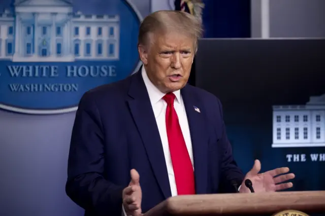 डोनल्ड ट्रंप