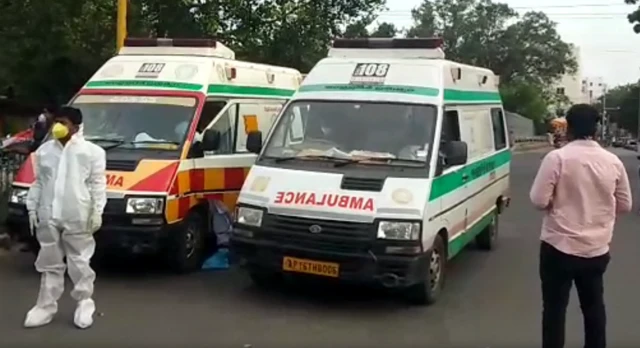 विजयवाड़ा के एक होटल में आग