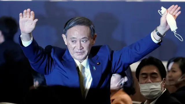 Yoshihide Sugaa