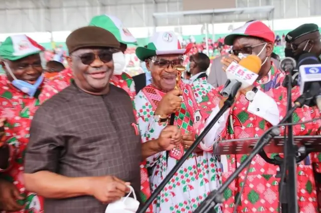 Rivers State govnor Nyesom Wike land Benin for di 2020 Edo Governorship Election to attend di PDP rally