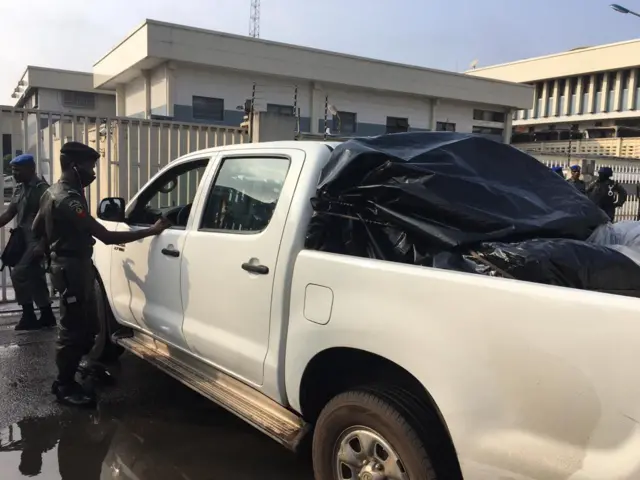 Motor dey carry materials