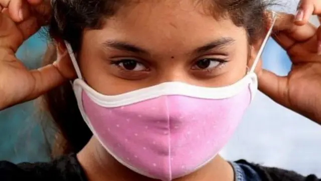 Mwanamke aliyevaa barakoa