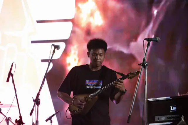 ไผ่ ดาวดิน