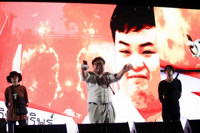 พริษฐ์ ชิวารักษ์ หรือ เพนกวิน จากแนวร่วมธรรมศาสตร์และการชุมนุม