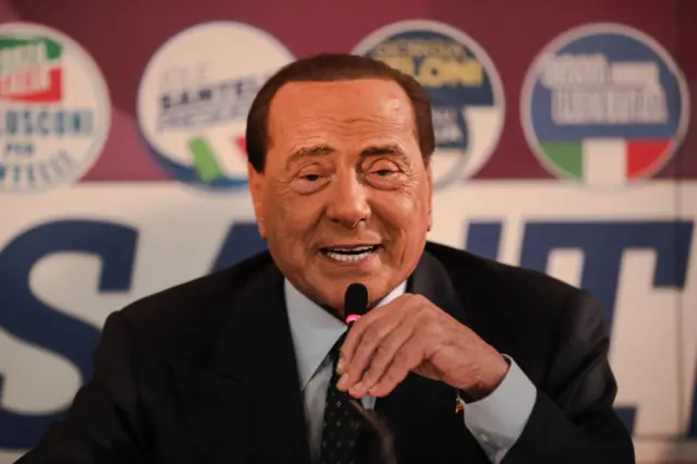 İtalya’nın eski başbakanı 83 yaşındaki Berlusconi, koronavirüse yakalandı