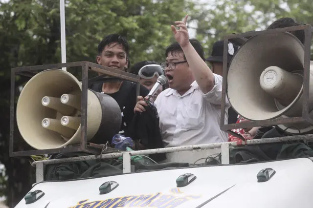 พริษฐ์ ชิวารักษ์ ปราศรัยบนรถบรรทุก