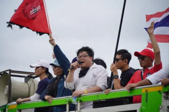 นายพริษฐ์ ชิวารักษ์ ในนาทีเคลื่อนพลบุกยืดสนามหลวง