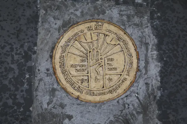 หมุดคณะราษฎรถูกฝังเมื่อรุ่งเช้าวันที่ 20 ก.ย. 2563