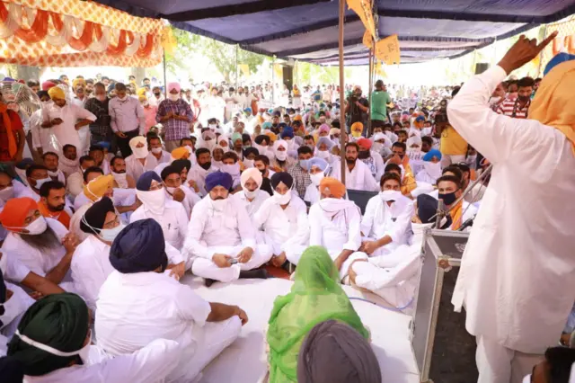 ਸੁਖਬੀਰ ਬਾਦਲ ਤੇ ਹਰਸਿਮਰਤ ਬਾਦਲ