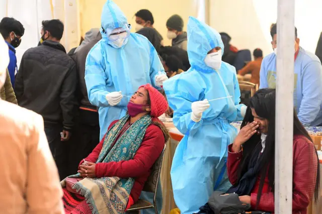 कोरोना: बीते 24 घंटे में संक्रमण के 15,968 नए मामले, 202 मौतें