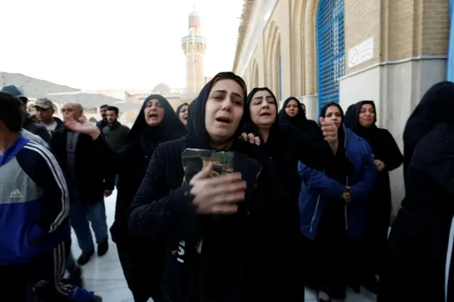 سوگواری و خاکسپاری یکی از کشته شدگان انفجارهای امروز در بغداد
