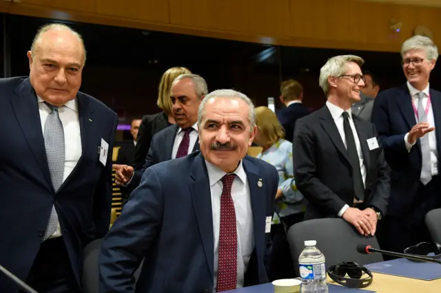 رئيس الوزراء الفلسطيني محمد اشتية في اجتماع مجموعة المانحين الدولية لفلسطين في مقر الاتحاد الأوروبي في بروكسل، 30 أبريل/نيسان 2019.