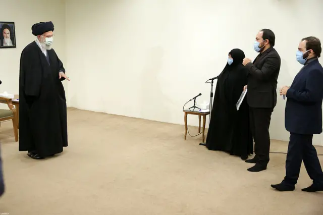 دیدار آیت الله خامنه ای با خانواده محسن فخری زاده