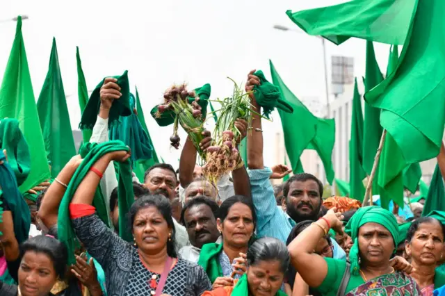 बेंगलुरु में ट्रैक्टर के बिना ही प्रदर्शन करेंगे किसान