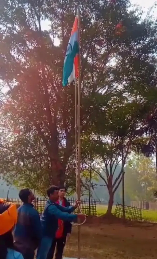 असमः उल्फा प्रमुख के गांव में फहराया गया तिरंगा