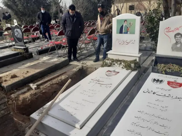 خاکسپاری مهرداد میناوند