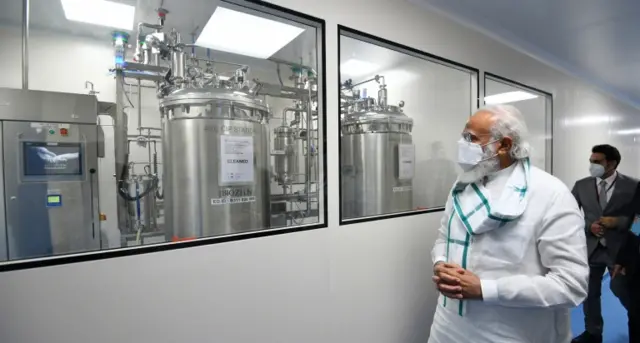 सीरम इंस्टीट्यूट में प्रधानमंत्री नरेंद्र मोदी