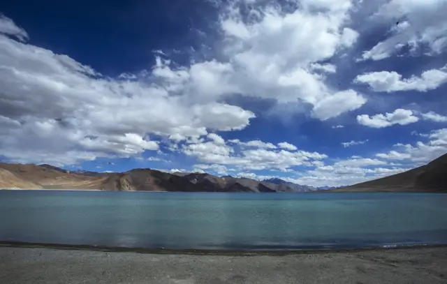 पैगोंग झील