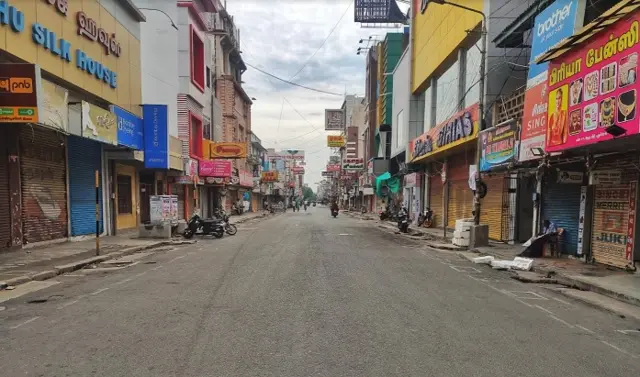 வெறிச்சோடிய வீதி