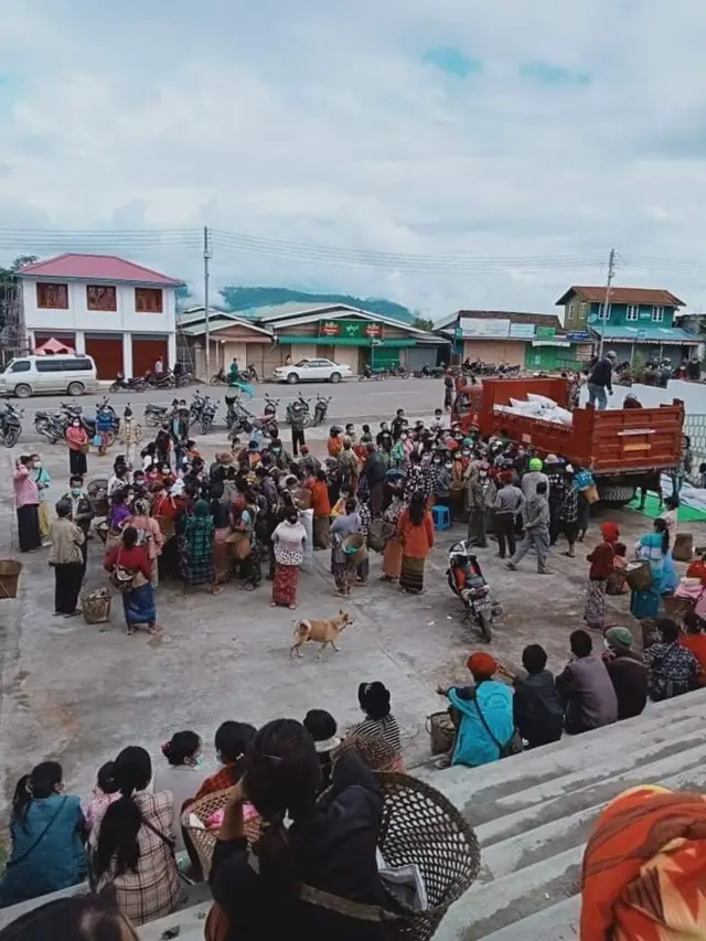 မင်းတပ်မှာ စက်တင်ဘာလ ၂၃ ရက်က မြို့လယ်ဆန်ဝေနေတဲ့မြင်ကွင်း