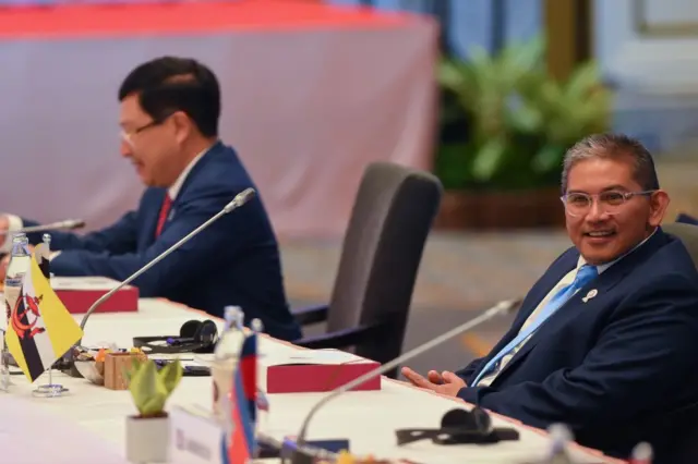 အာဆီယံအထူးသံကို ဒေါ်အောင်ဆန်းစုကြည်နဲ့ တွေ့ခွင့်မပေးလို့ စစ်ကောင်စီပြောလာ
