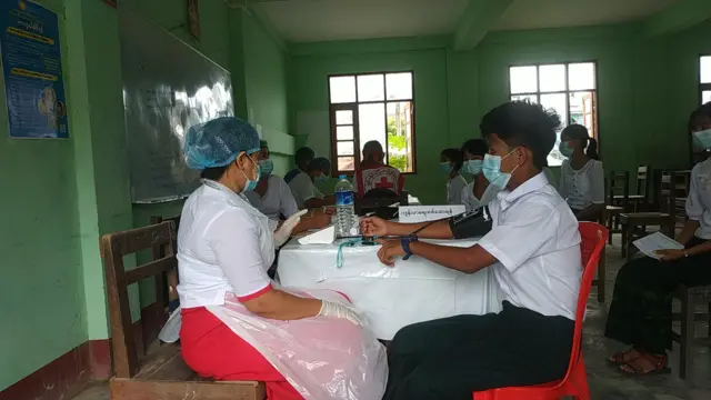 ရခိုင်မှာ အခြေခံပညာကျောင်းသားတွေ ကိုဗစ်ကာကွယ်ဆေးစထိုး