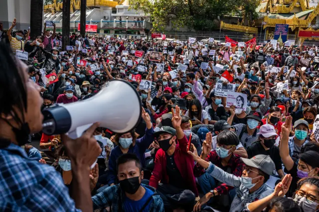 ၂၀၂၁ ခုနှစ် ဖေဖော်ဝါရီလကရန်ကုန်မြို့ဆန္ဒပြမှုမြင်ကွင်း (ပုံဟောင်း)