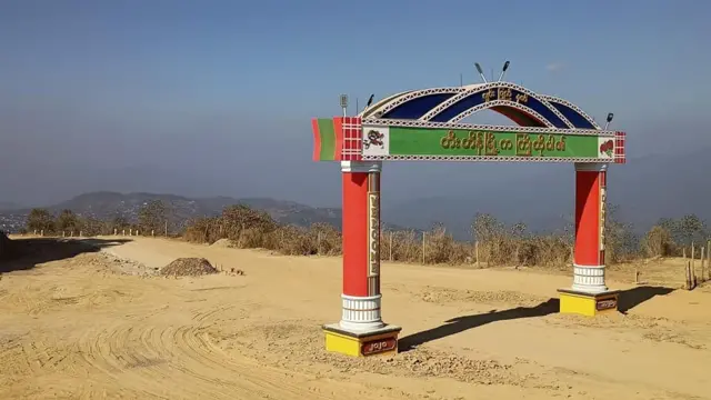 ချင်းပြည်နယ်ထဲက တီးတိန်မြို့မှာဆိုရင် ပြီးခဲ့တဲ့ရက်ပိုင်းတုန်းက လေသေနတ်နဲ့ ငှက်ပစ်တဲ့လူငယ် ၂ ဦး ဖမ်းဆီးခံခဲ့ရတယ်လို့ သိရပါတယ်။