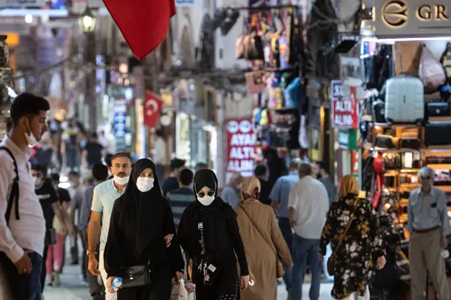 Maskeli insanlar