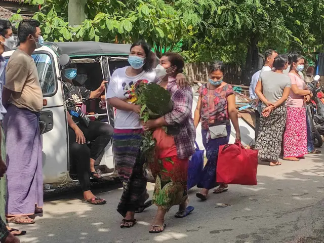 အိုးဘိုးထောင်ထဲ ထိန်းသိမ်းခံရပြီးအမှုရင်ဆိုင်နေရသူတွေလည်း ပြန်လွတ်မြောက်